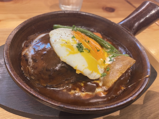 煮込みハンバーグ
